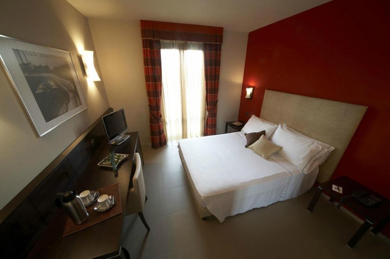 פסקיארה בורומאו Hotel Montini Linate Airport מראה חיצוני תמונה