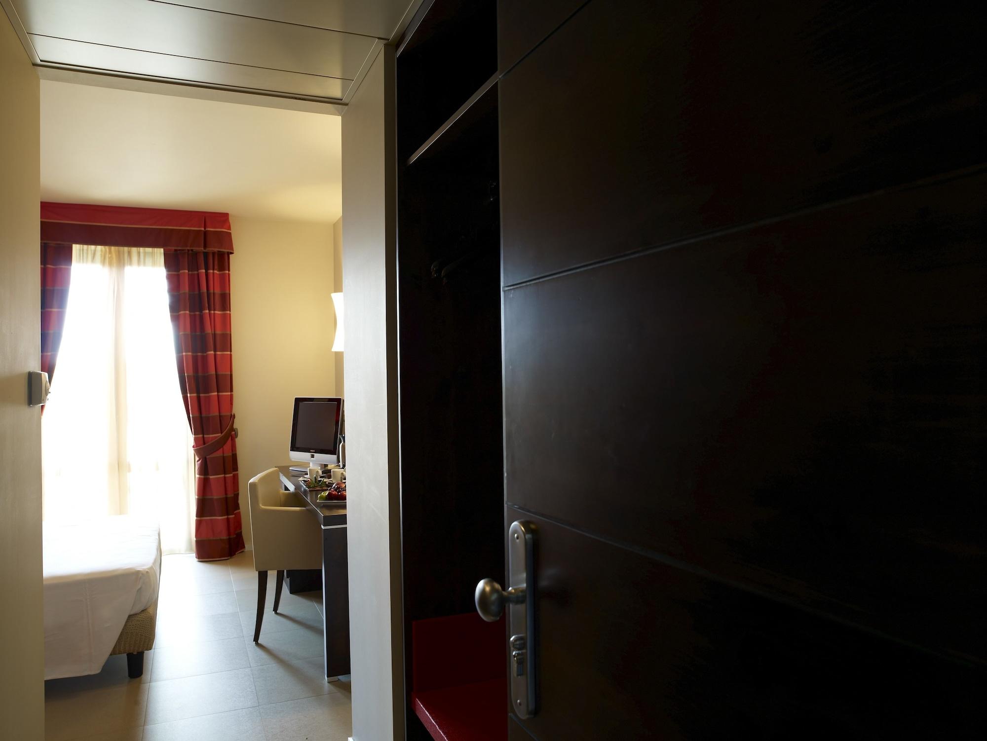 פסקיארה בורומאו Hotel Montini Linate Airport מראה חיצוני תמונה