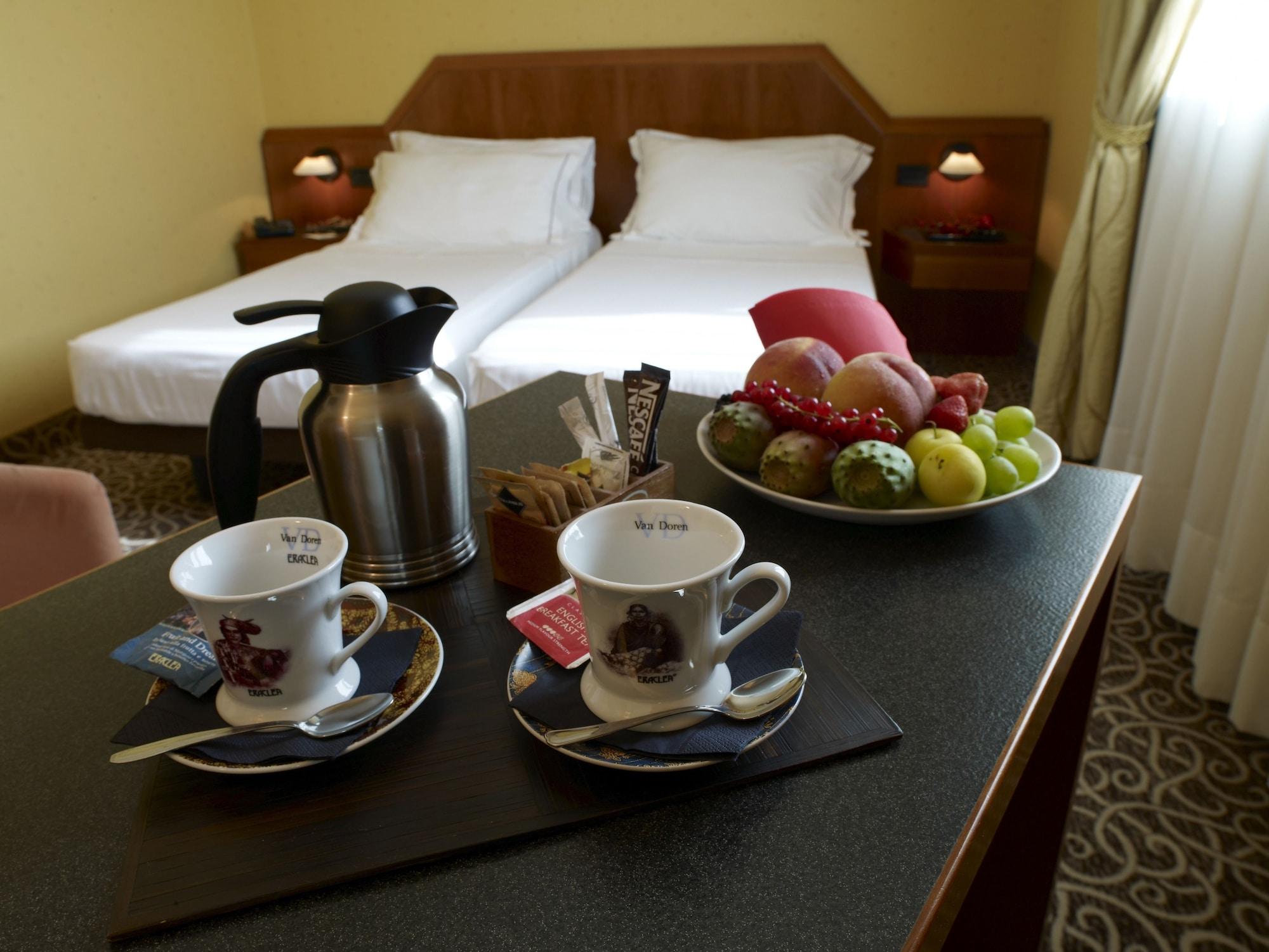 פסקיארה בורומאו Hotel Montini Linate Airport מראה חיצוני תמונה