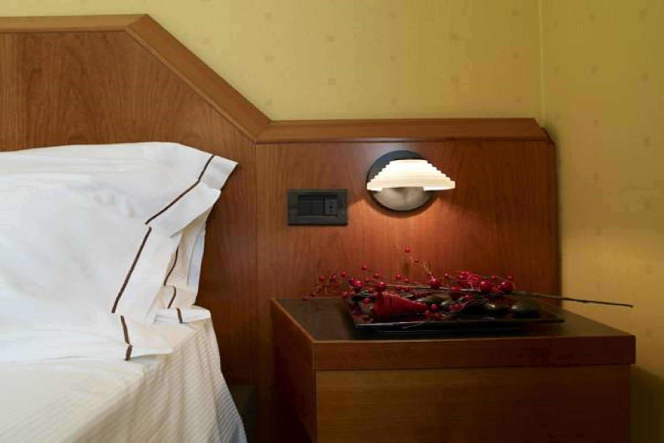 פסקיארה בורומאו Hotel Montini Linate Airport מראה חיצוני תמונה