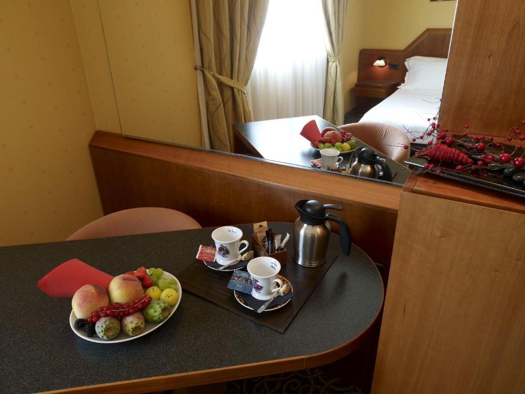 פסקיארה בורומאו Hotel Montini Linate Airport חדר תמונה