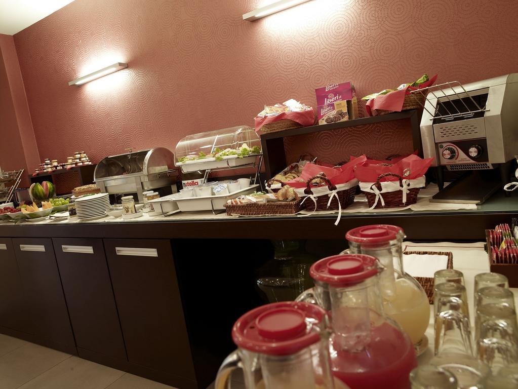 פסקיארה בורומאו Hotel Montini Linate Airport מראה חיצוני תמונה